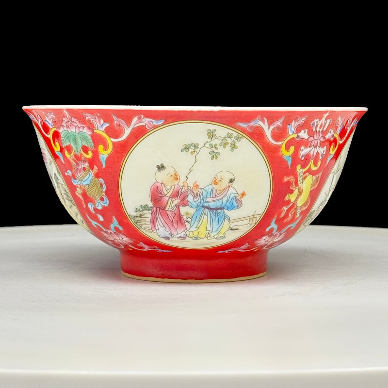 Qing Dynasty Kangxi Enameled Bowl with Reserved Figural Scenes|清康熙琺瑯彩人物開光碗・珍藏