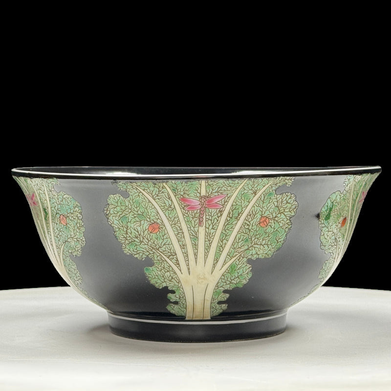 Imperial Yongzheng Black-Ground Sancai Bowl with ‘Hundred Treasures’ Motif|清雍正御製黑地素三彩百財紋碗・珍藏
