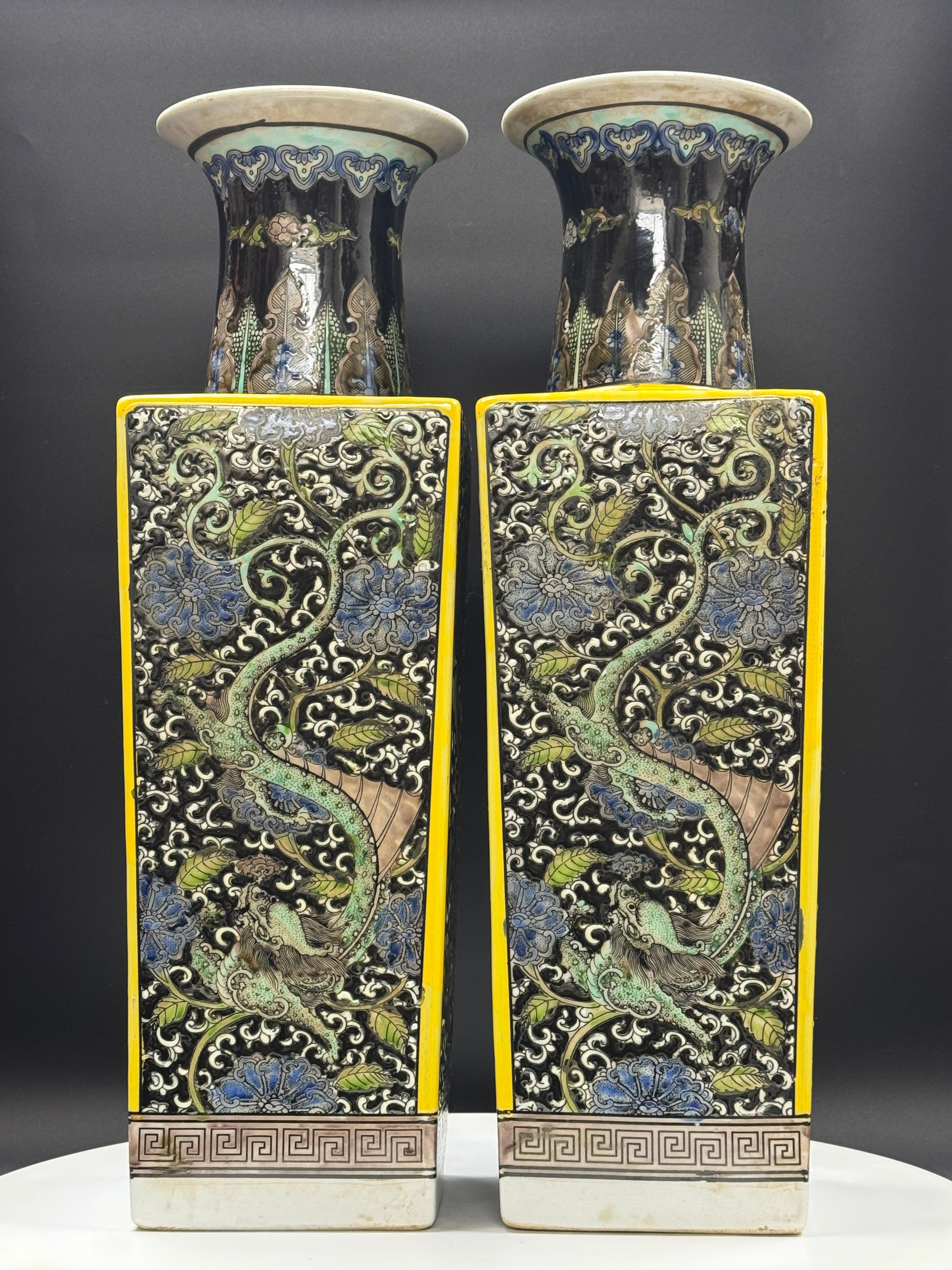 Kangxi Period Black-Ground Three-Color Vase with Dragon Motif and Square-Form Base|清康熙墨地素三彩龍紋天圓地方瓶・珍藏