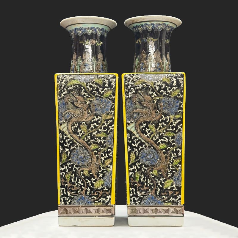 Kangxi Period Black-Ground Three-Color Vase with Dragon Motif and Square-Form Base|清康熙墨地素三彩龍紋天圓地方瓶・珍藏