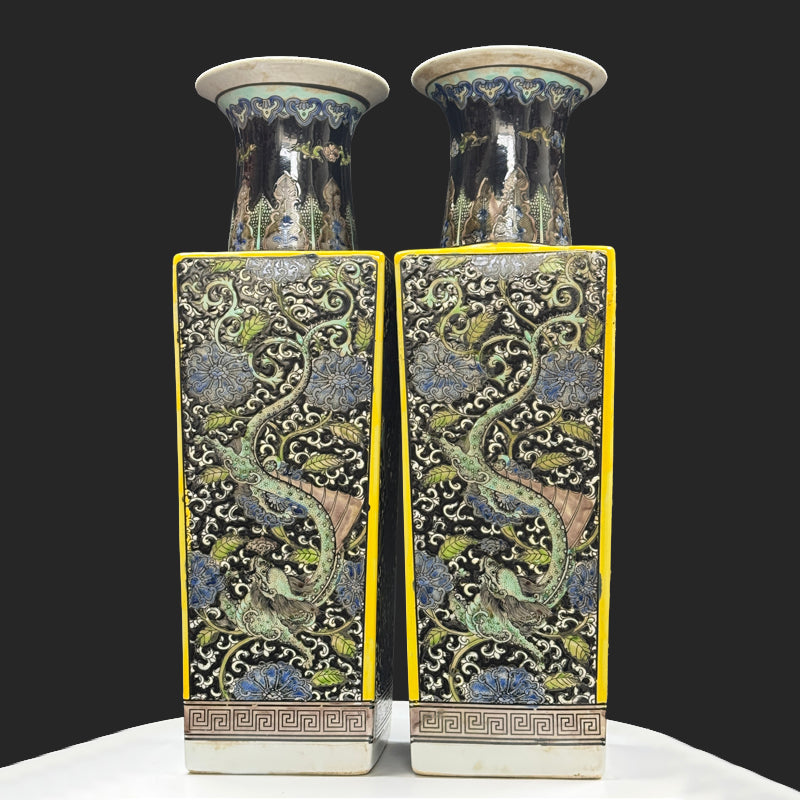 Kangxi Period Black-Ground Three-Color Vase with Dragon Motif and Square-Form Base|清康熙墨地素三彩龍紋天圓地方瓶・珍藏