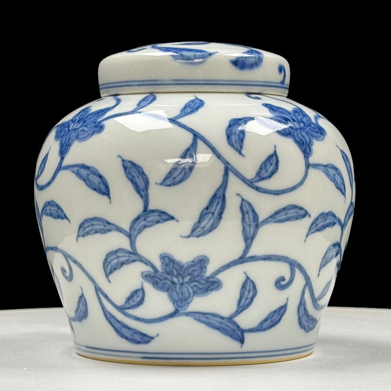 Chenghua Period Blue and White 'Tian' Character Jar with Daylily Design|明成化青花萱草紋天字罐・珍藏