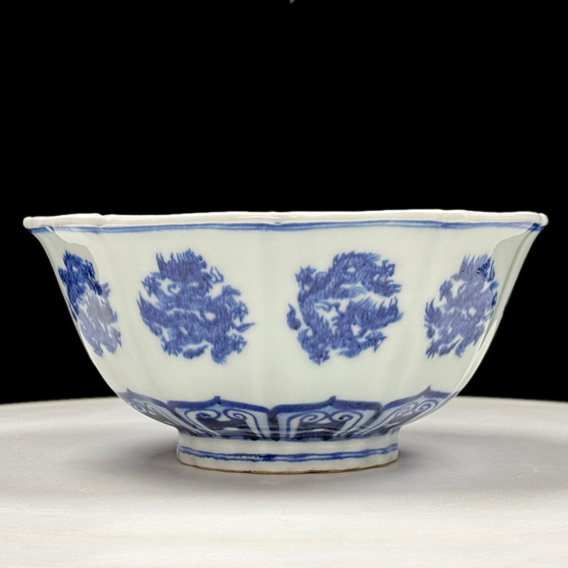Xuande Period Blue and White Foliate-Rim Bowl with Dragon Design|明宣德青花龍紋十瓣葵花口大碗・珍藏