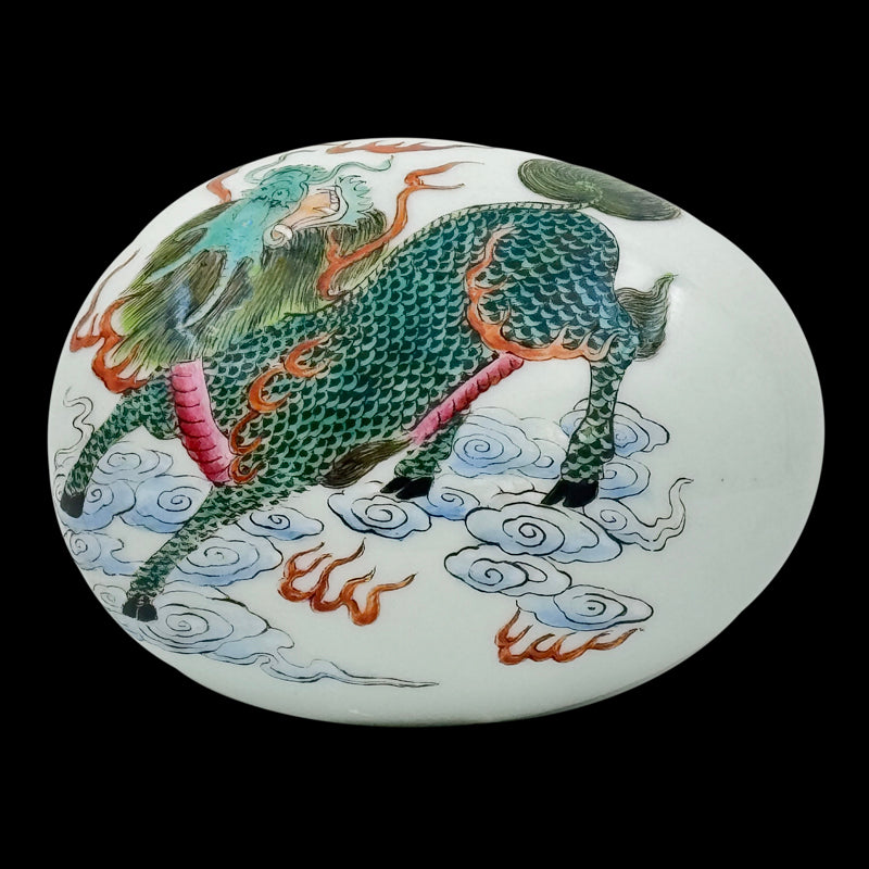 Qing Dynasty Qianlong Wucai Porcelain Pillow with Dragon Motif|清朝乾隆五彩龍紋脈枕・珍藏