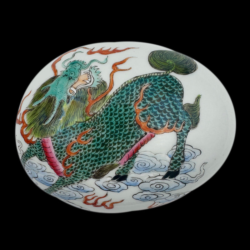 Qing Dynasty Qianlong Wucai Porcelain Pillow with Dragon Motif|清朝乾隆五彩龍紋脈枕・珍藏