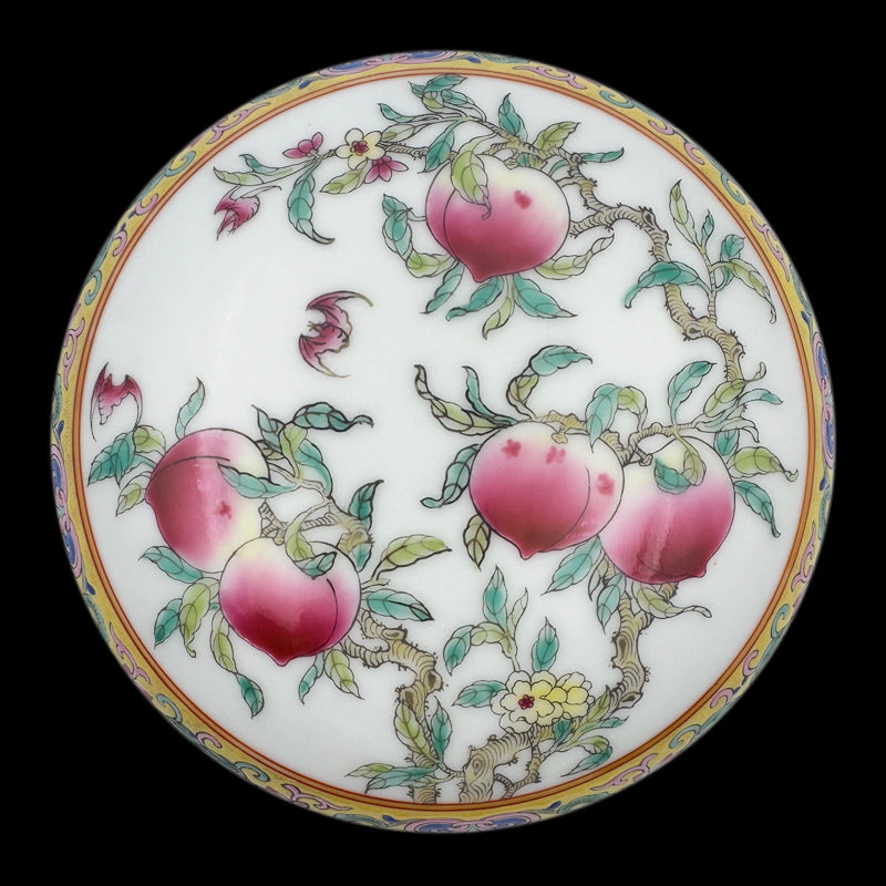 Yongzheng Period Famille-Rose Peach-Form Box|清雍正粉彩壽桃形蓋盒・珍藏