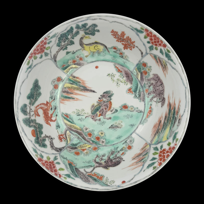 Qing Dynasty Qianlong Wucai Dish with Qilin and Four Auspicious Beasts|清朝乾隆五彩麒麟四獸紋盤・珍藏