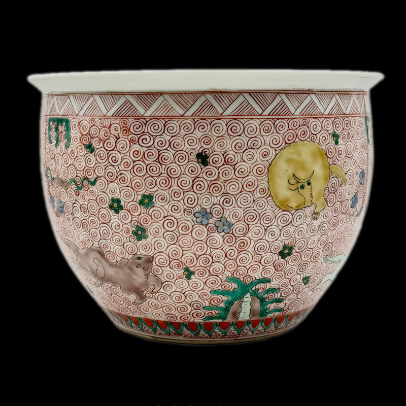 Qing Dynasty Kangxi Wucai Miniature Jar with Animal Motifs|清朝康熙五彩動物紋小缸・珍藏