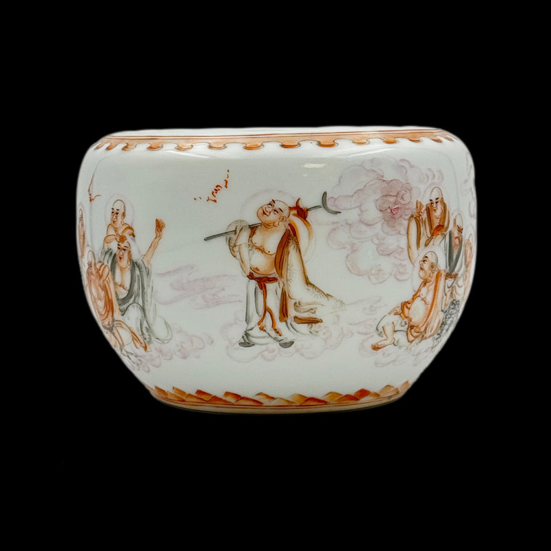 Qing Dynasty Guangxu Famille-Rose Brush Washer with Eighteen Arhats Motif|清朝光緒粉彩十八羅漢圖筆洗・珍藏
