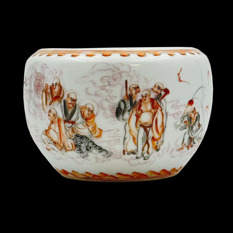 Qing Dynasty Guangxu Famille-Rose Brush Washer with Eighteen Arhats Motif|清朝光緒粉彩十八羅漢圖筆洗・珍藏