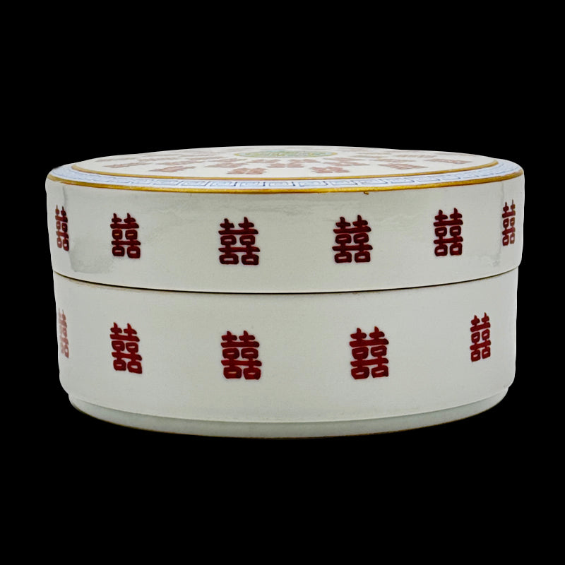 Qing Dynasty Tongzhi Famille-Rose Covered Box with Auspicious Celebration Motif|清朝同治粉彩喜慶圖紋蓋盒・珍藏