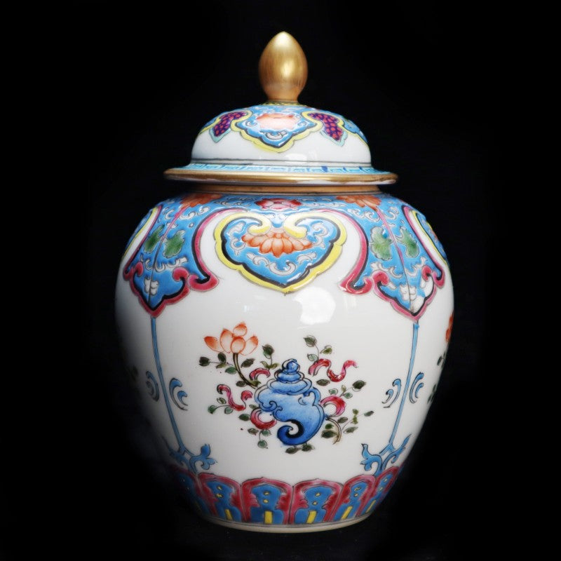 Qianlong Falangcai Gilt-Decorated Covered Jar with Floral and Antiquities Design | 清乾隆珐琅彩描金博古花卉圖蓋罐・珍藏