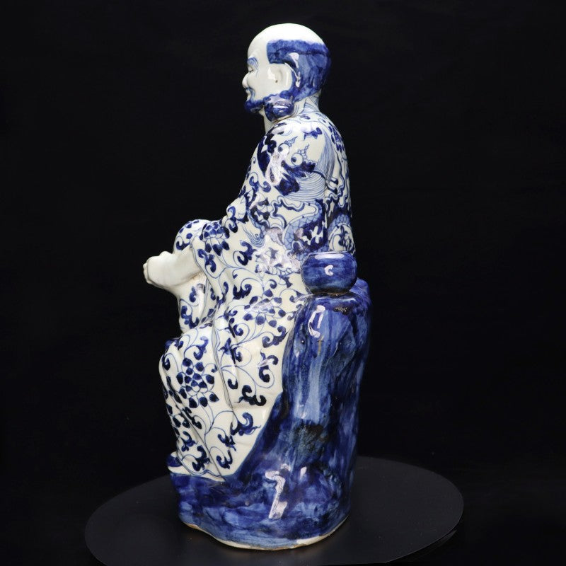Ming Xuande Blue and Porcelain – Seated Deer Arhat Figurine | 大明宣德青花瓷 – 坐鹿羅漢擺件・私藏
