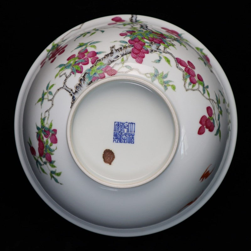 Qing Dynasty Qianlong Famille Rose Plate Featuring Lychee Motif | 大清乾隆粉彩荔枝紋飾瓷盤・珍藏