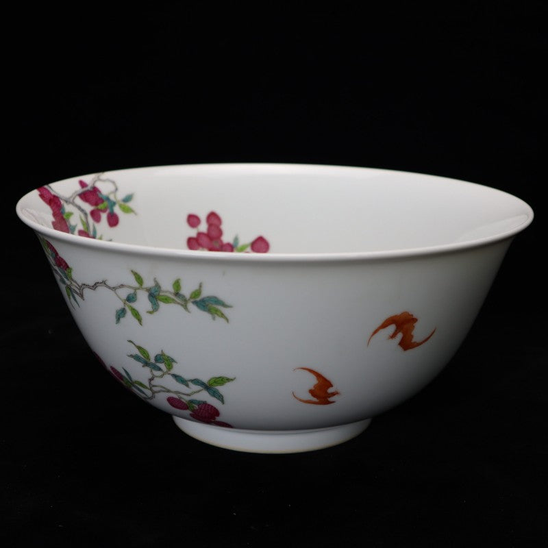 Qing Dynasty Qianlong Famille Rose Plate Featuring Lychee Motif | 大清乾隆粉彩荔枝紋飾瓷盤・珍藏
